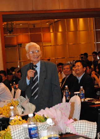 Giáo sư Hoàng Như Mai (1919 - 2013).