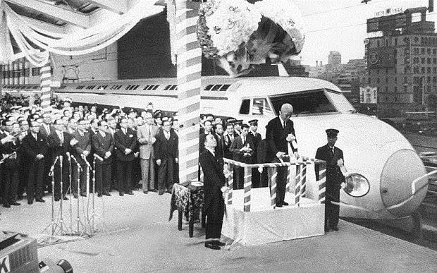 Shinkansen xuất hiện lần đầu vào năm 1964 trong lễ khai mạc Olympics Tokyo. Ảnh: Getty